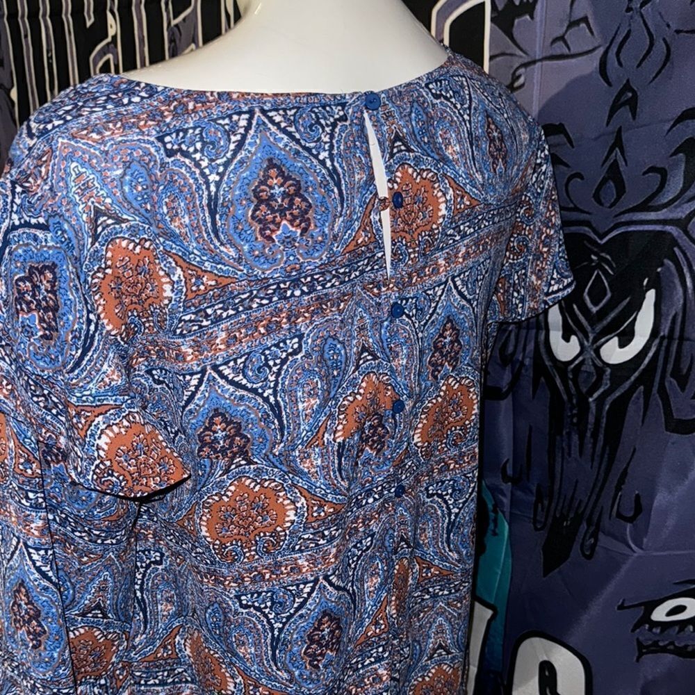 JACK bb Dakota 
Eat Slay Love Printed Top flare sleeve blue & rust - Picture 3 of 10